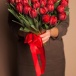 Классический букет из 61 красного пионовидного тюльпана Фото Классический букет из 61 красного пионовидного тюльпана