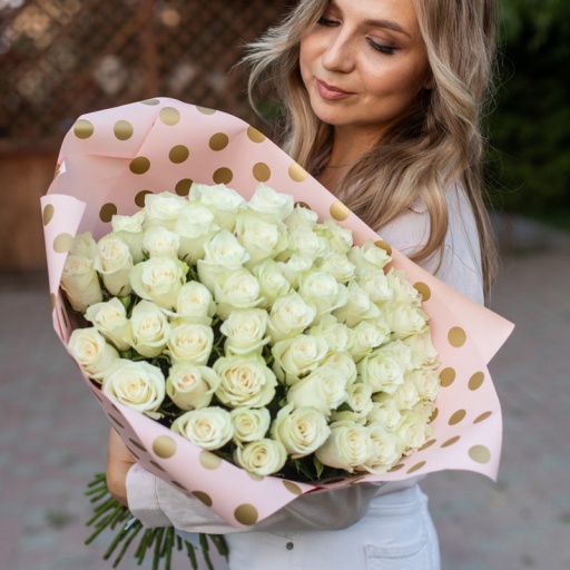Фото Букет из 49 Голландских роз "Очаровательной даме"