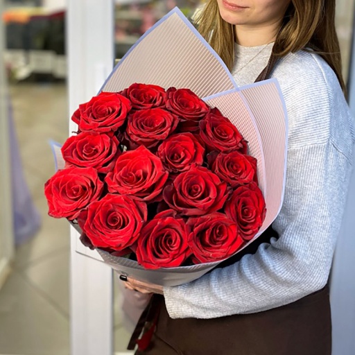 15 Голландских красных роз маме