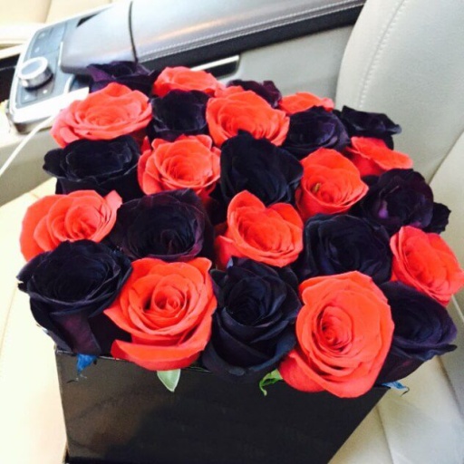 Фото Коробка с розами "Успех"