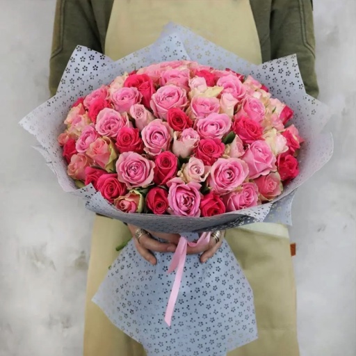 Фото Яркий букет роз "Розовое лето"