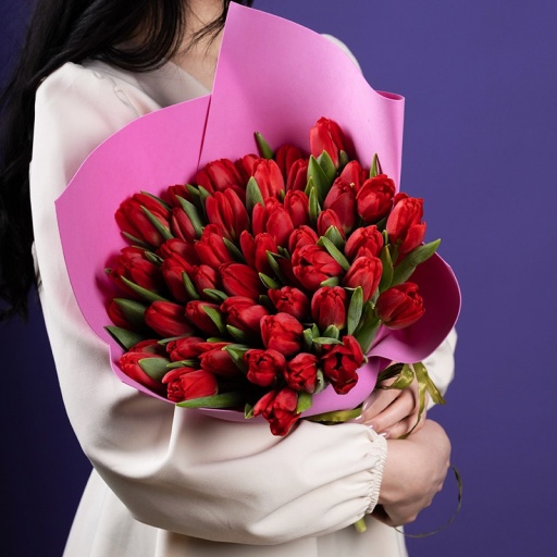 Фото Огромный шикарный букет из 61 красного тюльпана