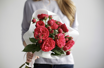 Фото Букет пионовидных роз Red Piano