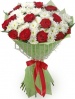 Букет с кустовыми хризантемами и розами "Классика"