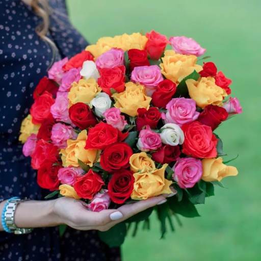 51 Краснодарская роза Микс в классическом букете