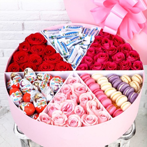 Фото Сладкий подарок с шикарными розами