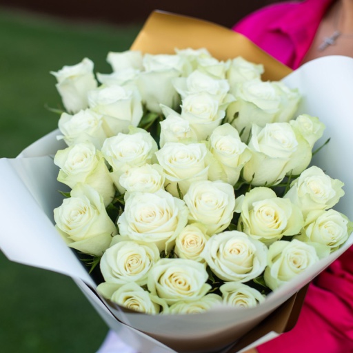 Фото Стильный букет из роз "Белое золото"