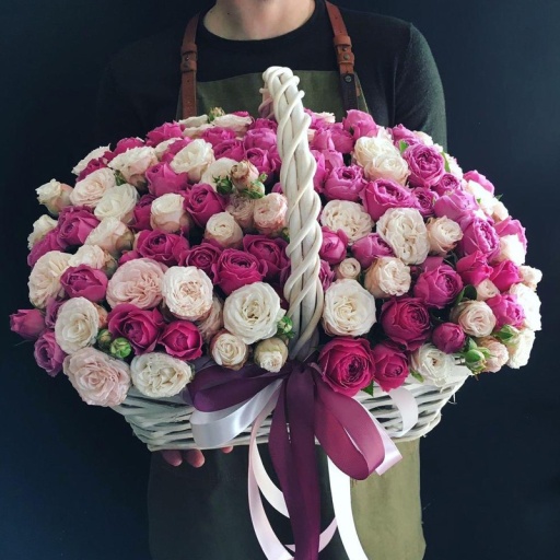 Шикарная корзина с 51 пионовидной розой