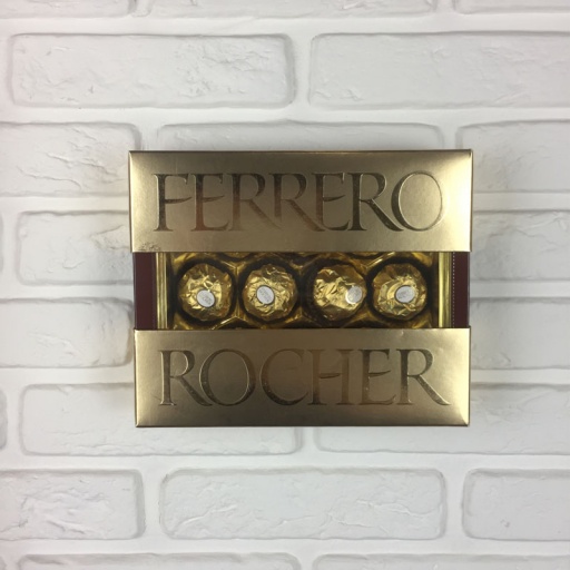Средняя коробка конфет "Ferrero Rocher"