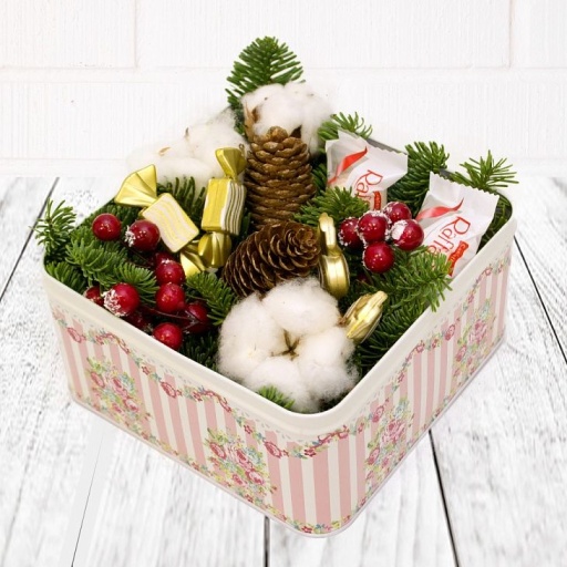 Зимний букет с хлопком и шишками