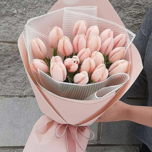 Фото Букет из 19 лососевых тюльпанов