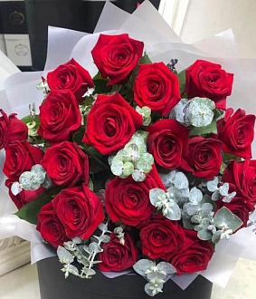 Розы в очаровательном букете "Lovely Luxury"