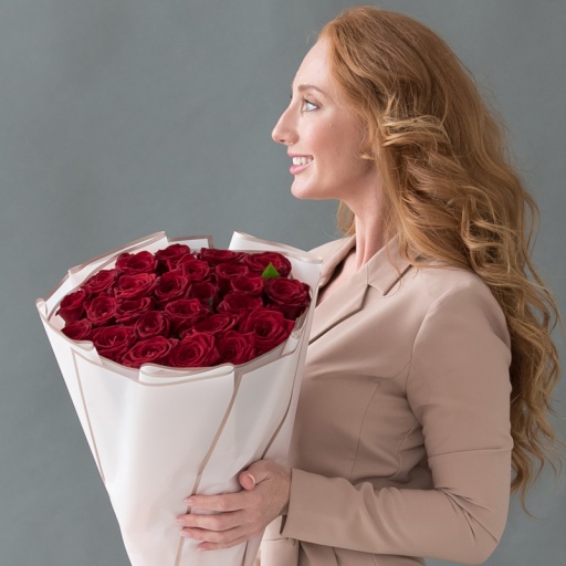 Фото 29 Красных роз в букете "Яркая нежность"