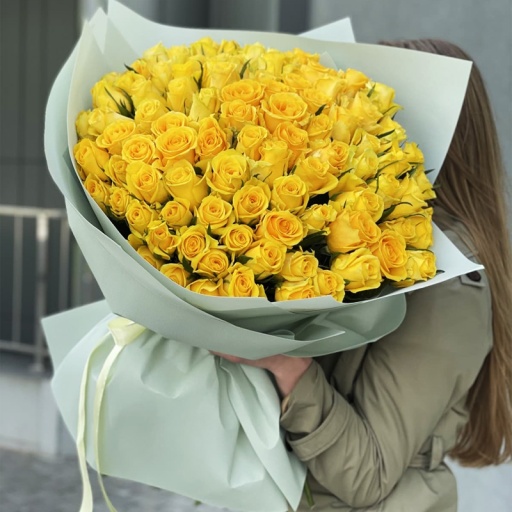 Фото 101 Желтая роза в ярком букете