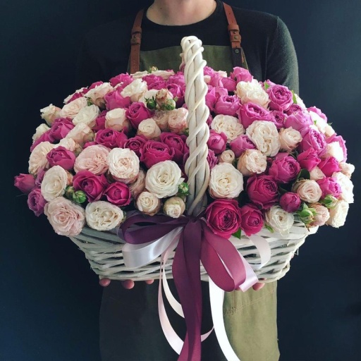 Шикарная корзина с 51 пионовидной розой
