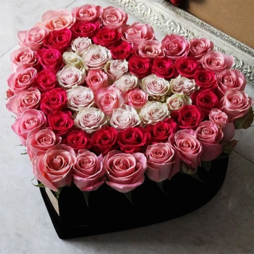 Фото Коробочка из нежных роз "Magic Flower"