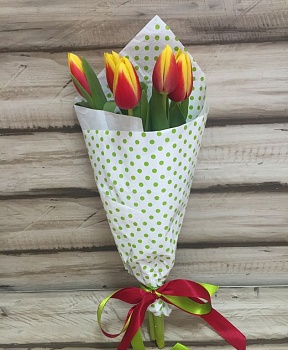 Фото Букет из 5 тюльпанов