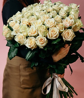 Букет бело-кремовый из 51 розы