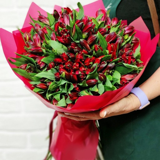 Букет в красной гамме "Сладкие грёзы"