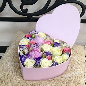 Коробка с розами и пионами "Нетерпение сердца"