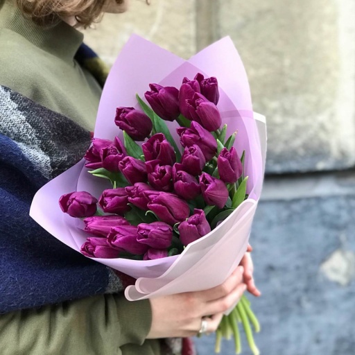 Фиолетовые тюльпаны в букете "Летнее воспоминание"