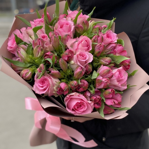 Фото Букет из роз и альстромерии "Привет, Счастье!"