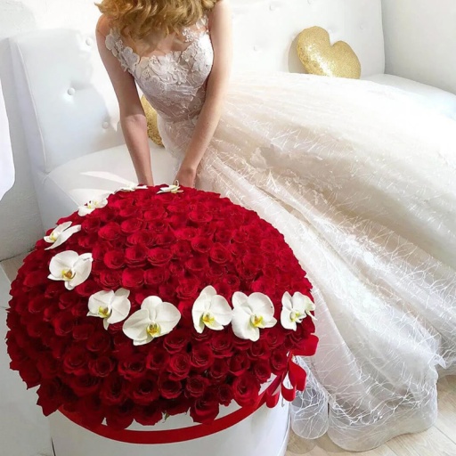 Фото Композиция из роз и орхидей "Всё ради любви..."