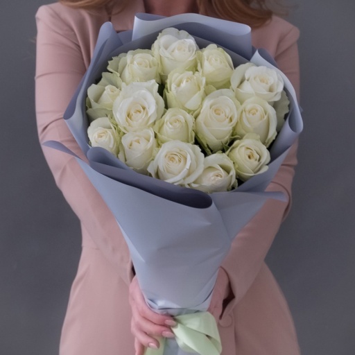 Фото Необычный букет белых роз "Варьете"