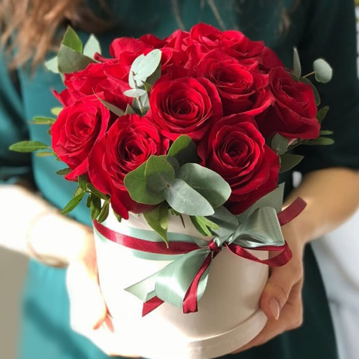 15 Красных голландских роз в коробочке