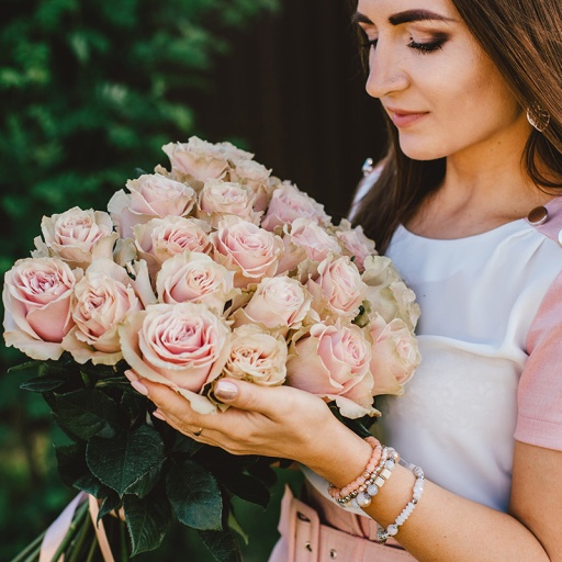 Фото Букет из 25 кремовых роз "Блум"