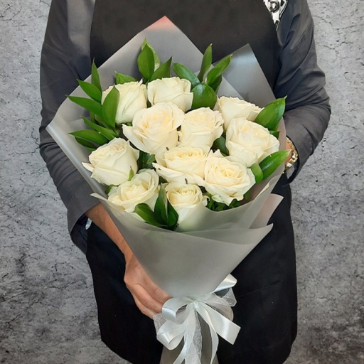 Фото Розы в букете "Белый бриз"