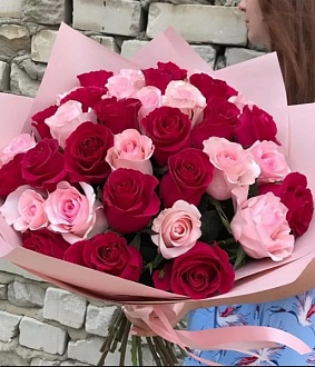 Букет из 39 красивых голландских красных и розовых роз