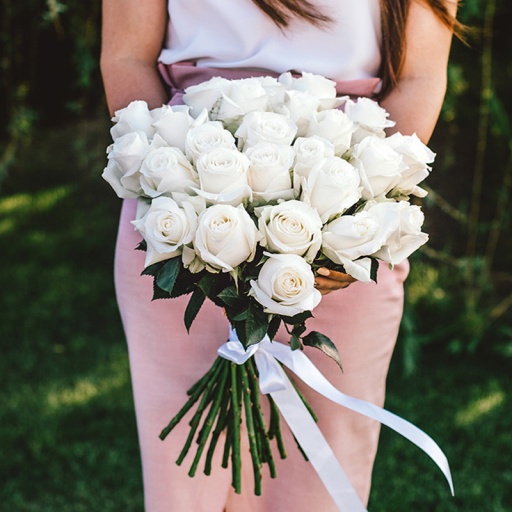 Фото Букет из 25 белых голландских роз 70см