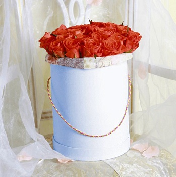 Фото Коробочка с 31 оранжевой розой