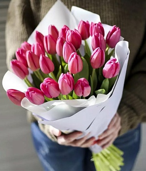 Фото Яркий букет тюльпанов "Pink and Grey"