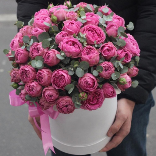 Фото Шляпная коробка с пионовидными розами "Нежный сезон"