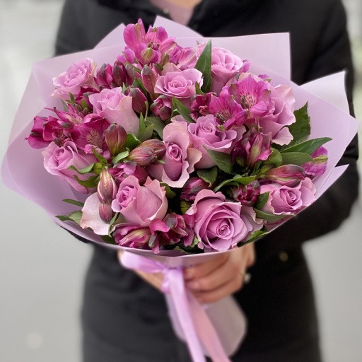 Букет из розы и альстромерии "Сиреневый дождь"