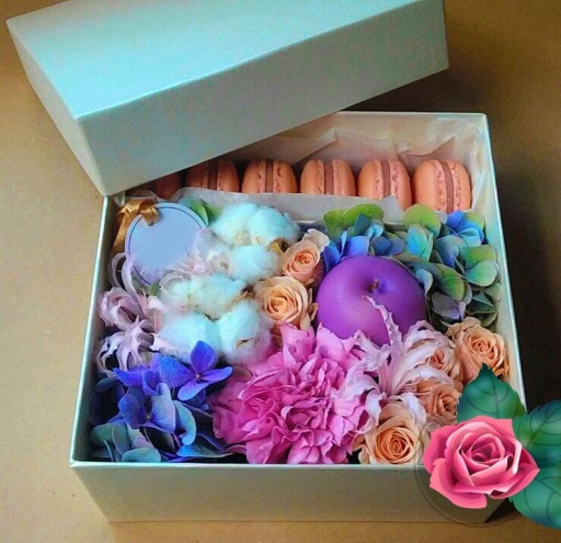 Фото Макаронс с цветами в коробке №95