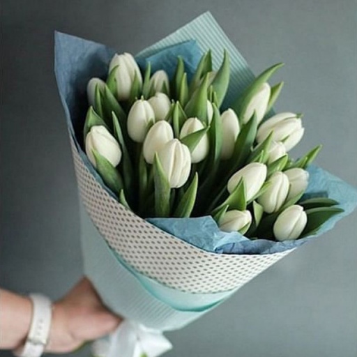 25 Белых тюльпанов в стильной упаковке