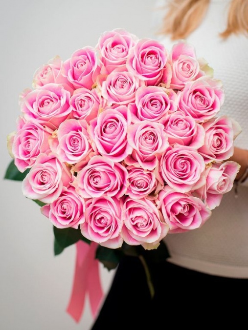 25 Розовых голландских роз