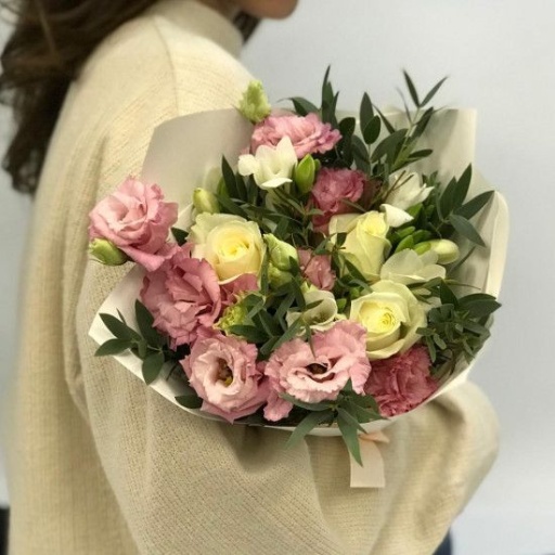 Фото Букет "Влюбленная цветочница"