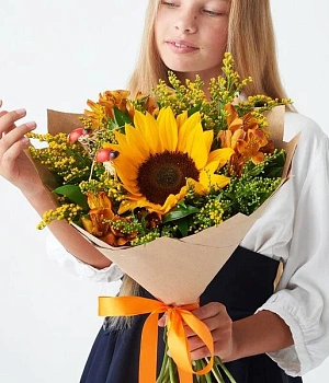 Красивый букет для мамы "Южное Поле"