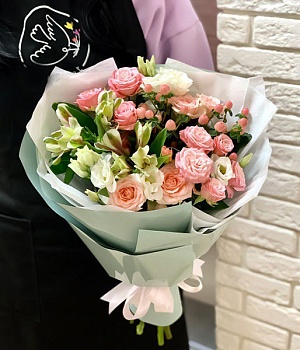 Фото Оригинальный букет "Розовое небо" на 8 марта