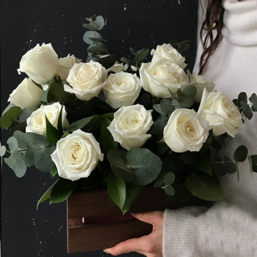 Композиция из роз и эвкалипта "Let It Snow"