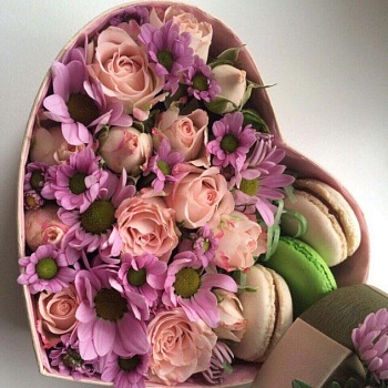 Фото Коробочка с макаронс и цветами №4