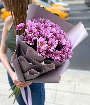 Необычный букет с розовой хризантемой "Николь" Фото Необычный букет с розовой хризантемой "Николь"