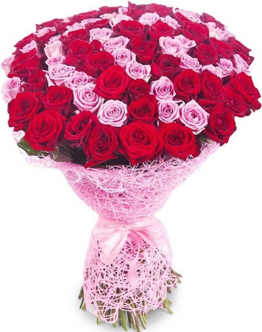 Букет шикарных роз красного и розового цвета