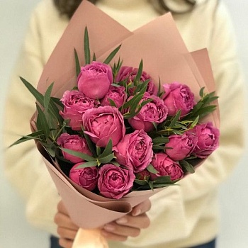 Фото Букет пионовидных роз "Бургунди"