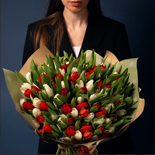Фото Впечатляющий букет из 101 красного и белого тюльпана