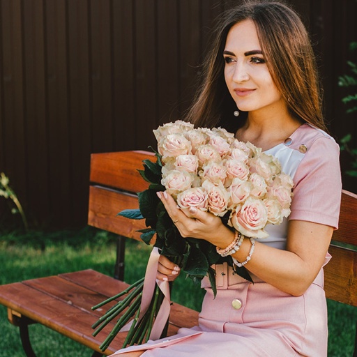 Фото Букет из 25 кремовых роз "Блум"